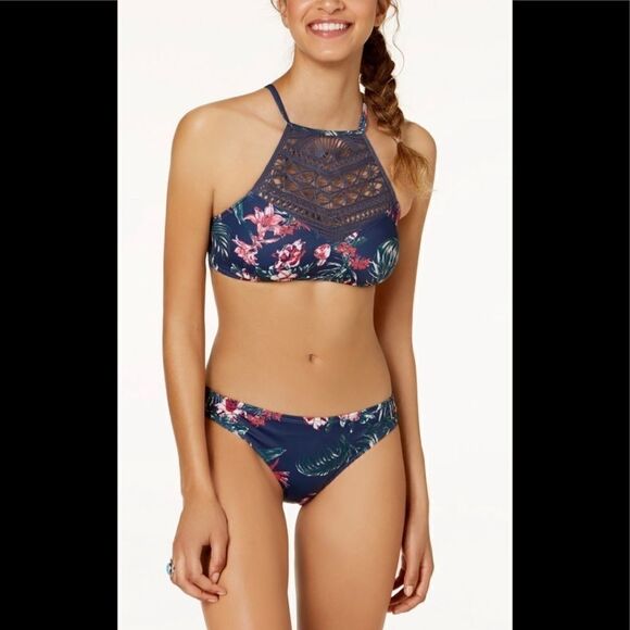 ROXY tropical print with crochet bikini. - Picture 2 of 13